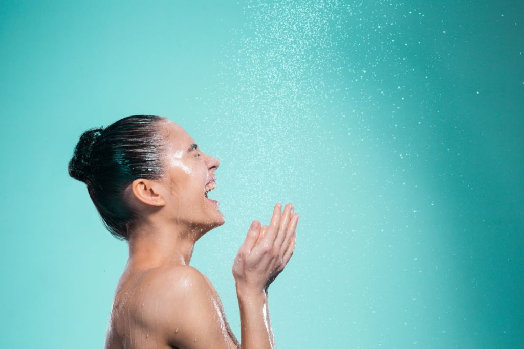 冷水シャワーのヤバい9つの健康効果